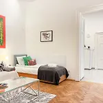 Quiet Apartment In Central Krakow, Main Station